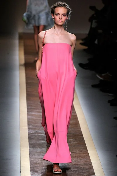 Look 16